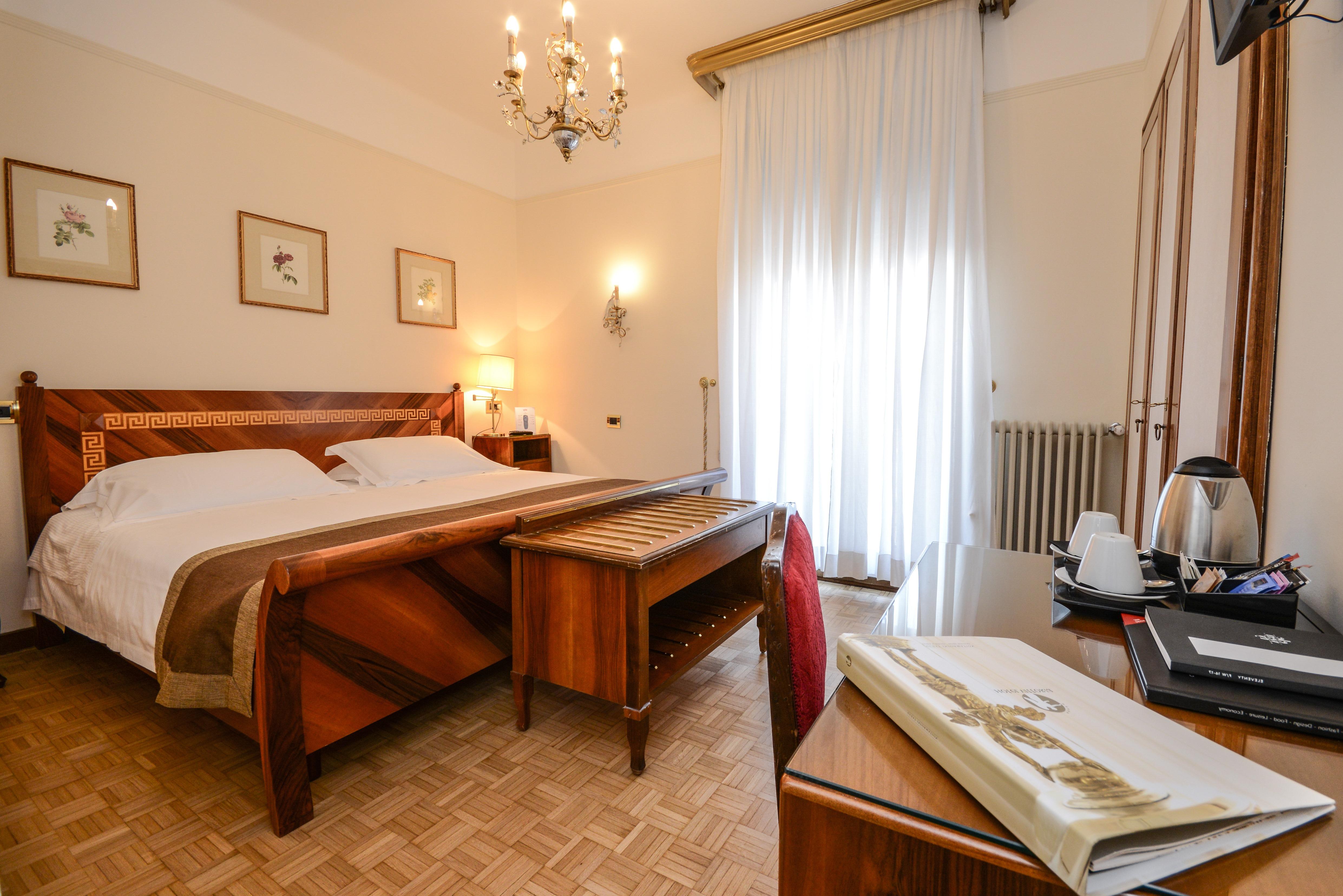 Hotel Vittoria Brescia Eksteriør bilde A room at the hotel