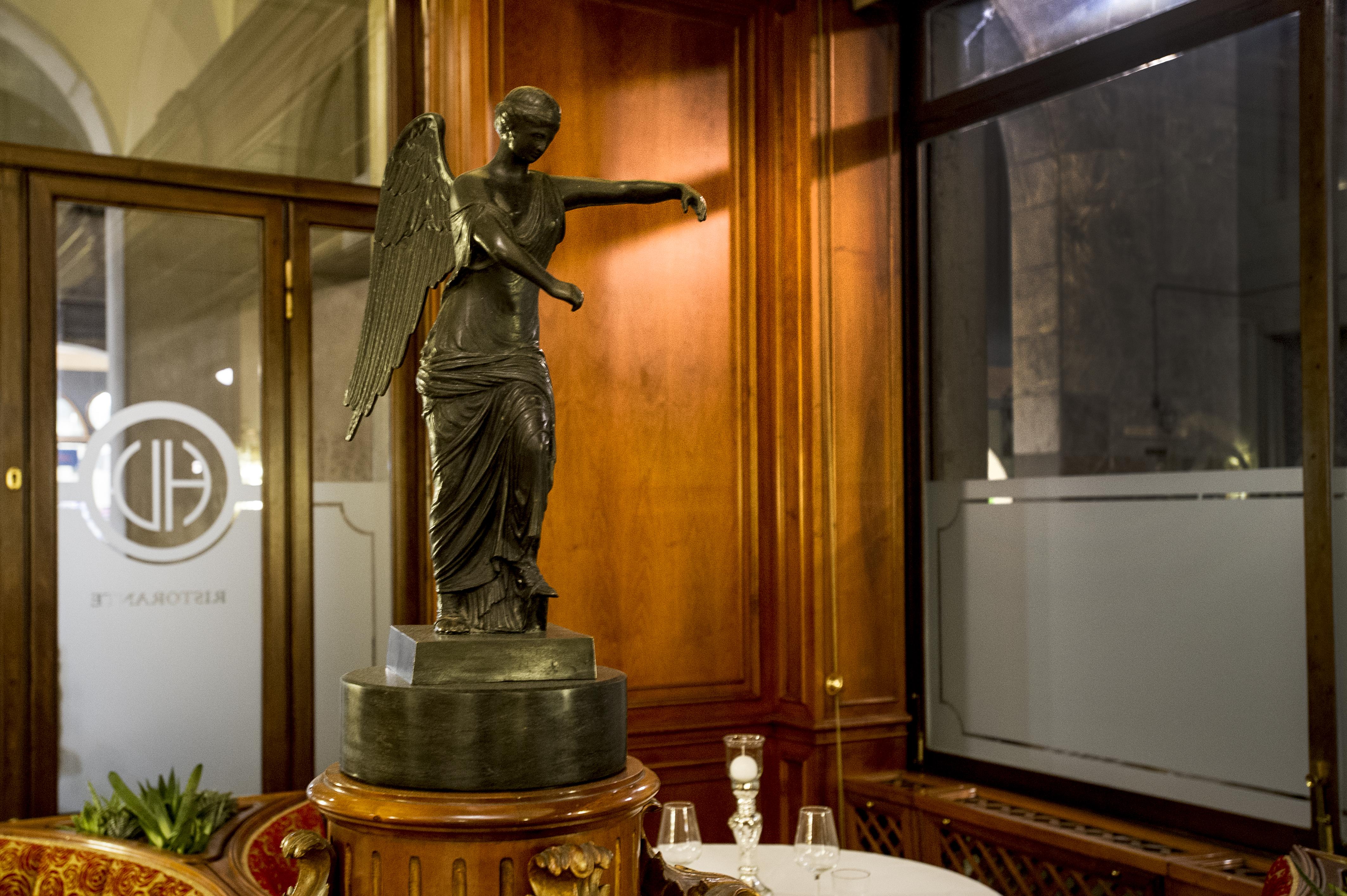 Hotel Vittoria Brescia Eksteriør bilde The Angel of the Hotel