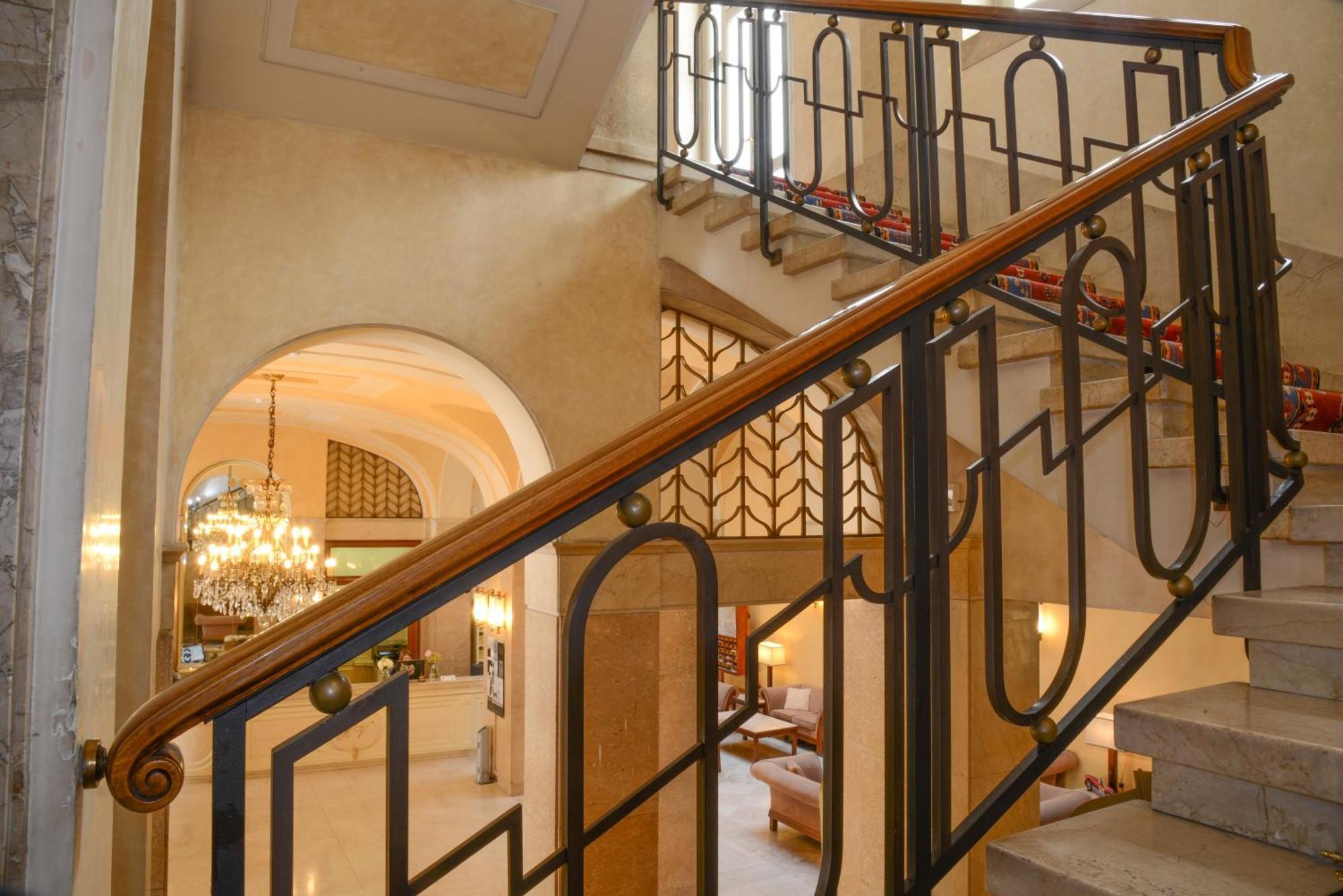 Hotel Vittoria Brescia Eksteriør bilde A handrail