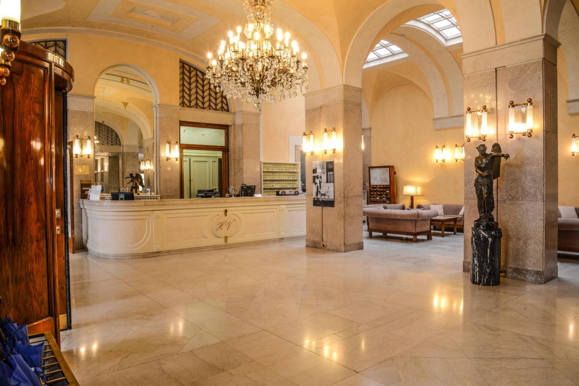 Hotel Vittoria Brescia Eksteriør bilde Lobby
